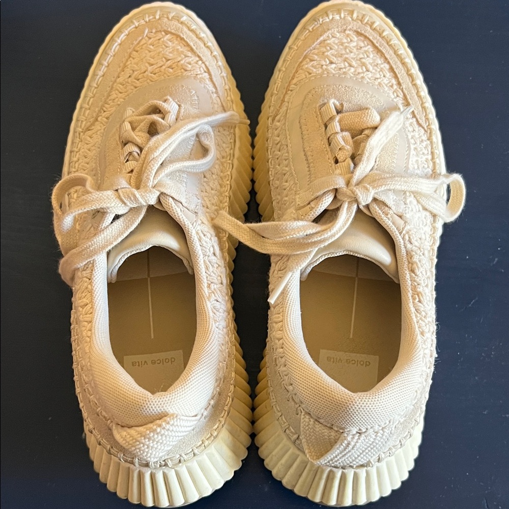 Dolce Vita Dolen Women's Beige Textured Sneakers. Size 8 excellent condition
